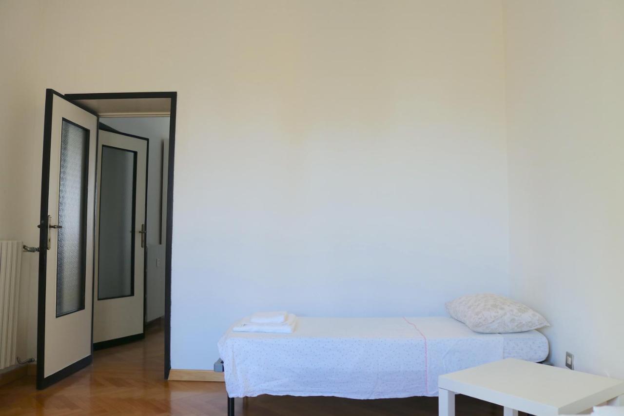 Sant Ambrogio Mansion - Via Olona Apartment Milan Bagian luar foto